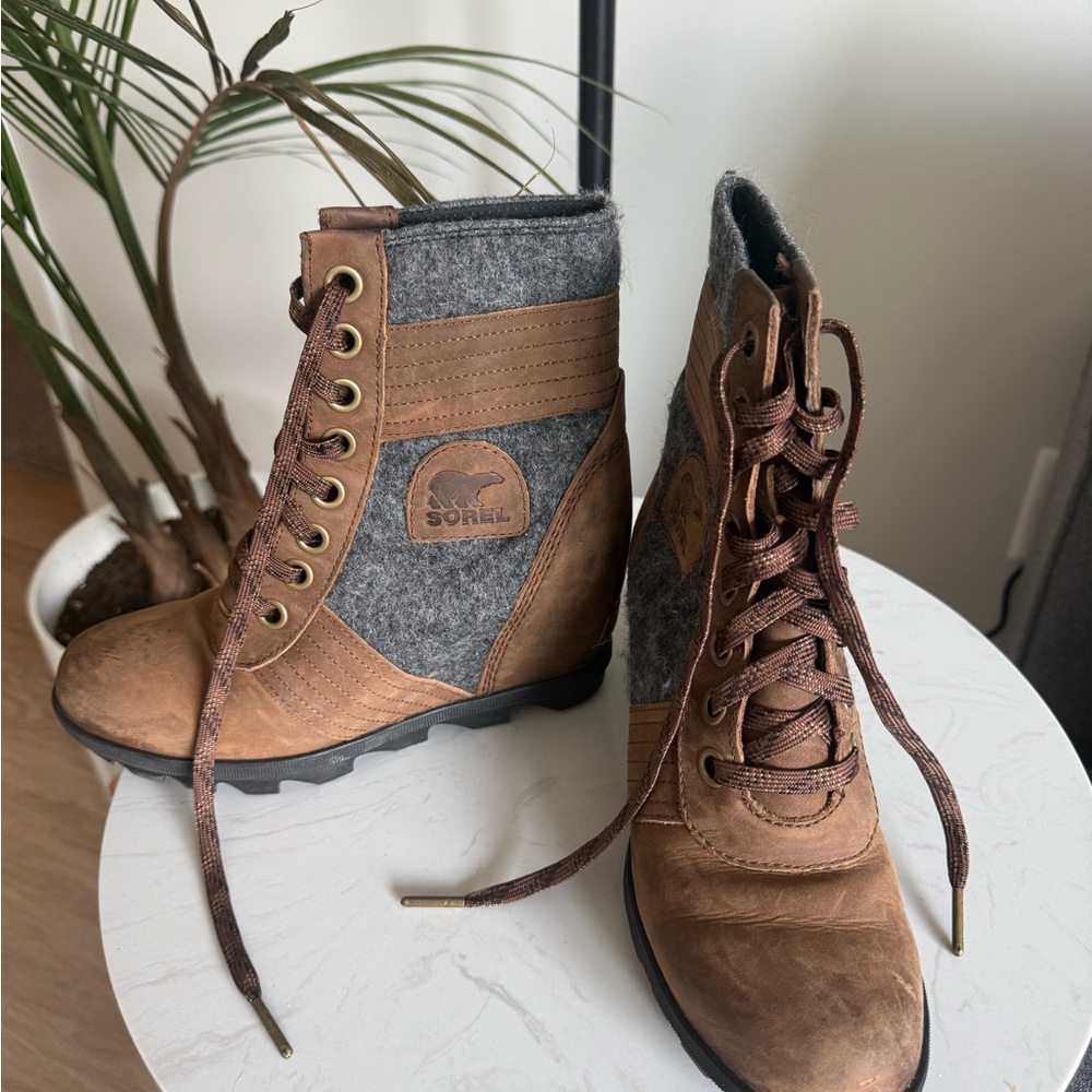 Sorel Tan and Gray Lace-Up Boots